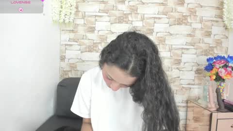 Snapshot of melannie_roses chatting on 01/24/25, 07:39 melannie roses online show from 01/24/25, 07:39