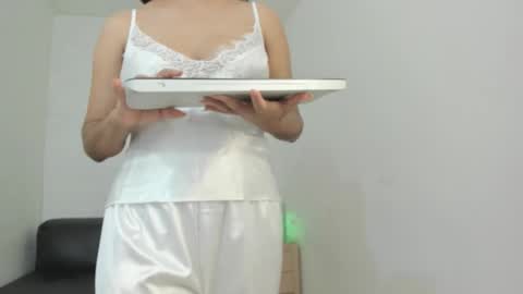 melannie roses online show from 02/05/26, 10:03