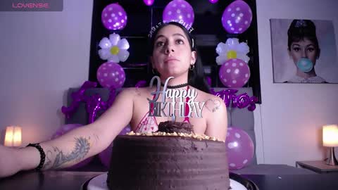 melanny_petite online show from 04/18/26, 03:05