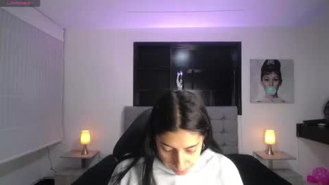 Snapshot of melanny_petite chatting on 05/31/26, 03:41 melanny_petite online show from 05/31/26, 03:41