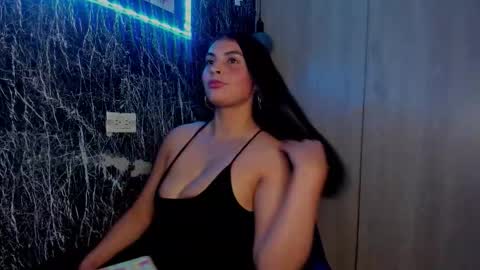 Snapshot of melany_ramirezz chatting on 11/07/25, 04:01 Melany follower online show from 11/07/25, 04:01