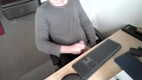 Snapshot of melbguy_075 chatting on 10/31/25, 05:08 melbguy_075 online show from 10/31/25, 05:08