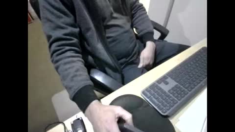 Snapshot of melbguy_075 chatting on 05/15/26, 10:00 melbguy_075 online show from 05/15/26, 10:00