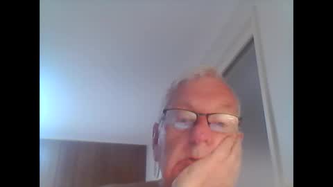 melbourne000 online show from 12/04/24, 04:32