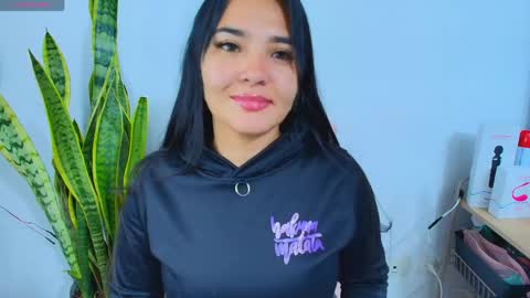Snapshot of meli__brown chatting on 05/19/26, 01:22 Independent model online show from 05/19/26, 01:22