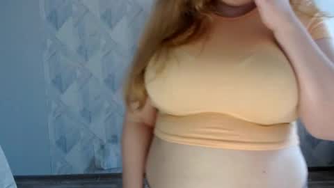 Snapshot of melina_beauty chatting on 06/08/26, 04:46 Melina online show from 06/08/26, 04:46
