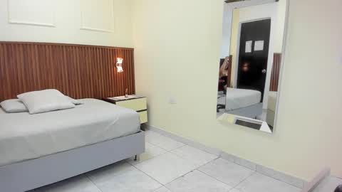 M E L I N A  online show from 09/15/25, 09:04