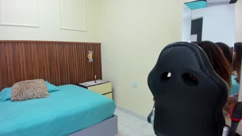 M E L I N A  online show from 10/01/25, 07:31