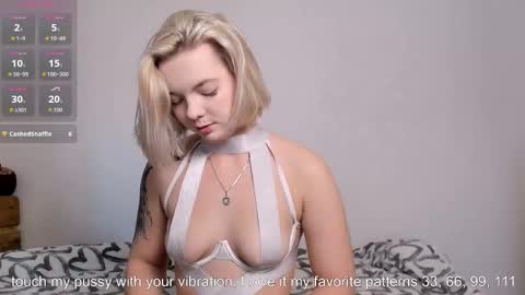 My name is Melina online show from 10/24/25, 04:20