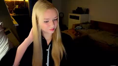 Snapshot of meliss_ss chatting on 07/28/26, 06:53 Mel or Lissa 3 Welcome here online show from 07/28/26, 06:53