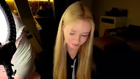 Snapshot of meliss_ss chatting on 07/28/26, 08:52 Mel or Lissa 3 Welcome here online show from 07/28/26, 08:52