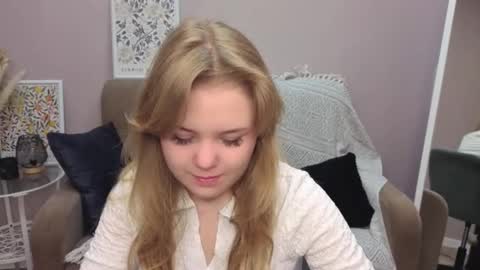 Snapshot of melissa_199 chatting on 10/22/25, 04:35 Sophia online show from 10/22/25, 04:35