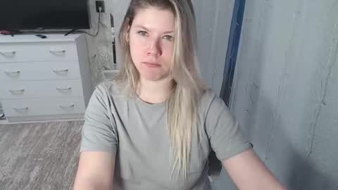 Melissa  Ray online show from 02/04/25, 02:39