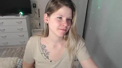 Melissa  Ray online show from 03/07/25, 05:17