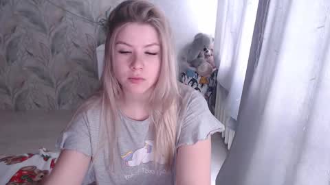 Melissa  Ray online show from 12/15/25, 07:45