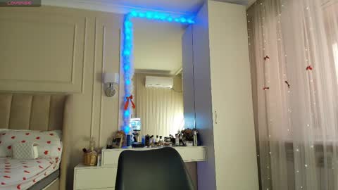 Snapshot of melissa_yamazaki chatting on 04/24/26, 06:49 Lisaa online show from 04/24/26, 06:49