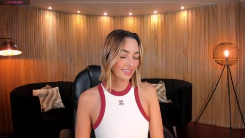 Snapshot of melissamoore_ chatting on 05/02/26, 08:52 Call me Meli online show from 05/02/26, 08:52