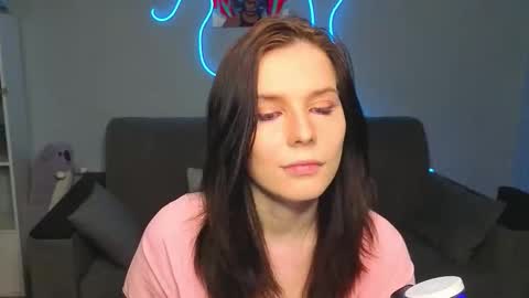 mellhyees online show from 03/18/26, 05:05