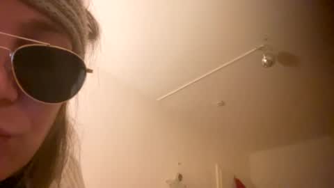 Melli online show from 12/13/24, 11:17