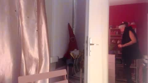 Melli online show from 12/15/25, 04:44