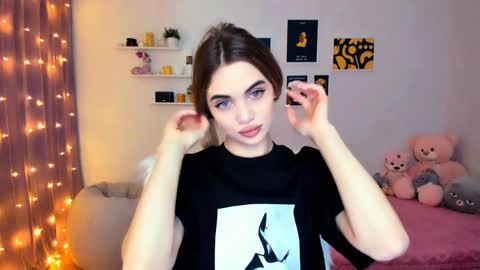 Tessa online show from 12/24/24, 09:22