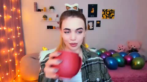 Tessa online show from 02/14/25, 02:18