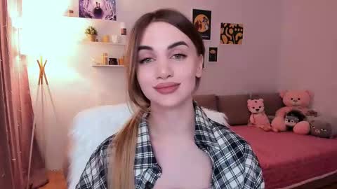 Tessa online show from 03/06/25, 09:42