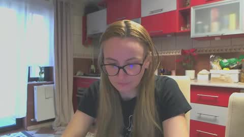 Melly online show from 02/11/25, 07:44