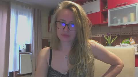 Melly online show from 03/11/25, 07:58