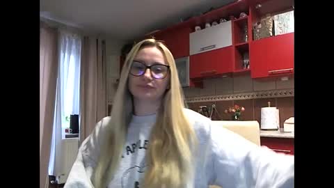 Melly online show from 02/11/26, 07:24