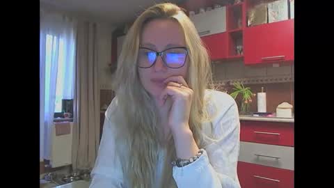 Melly online show from 03/10/26, 07:46