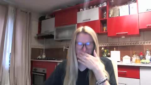 Melly online show from 03/24/26, 06:18