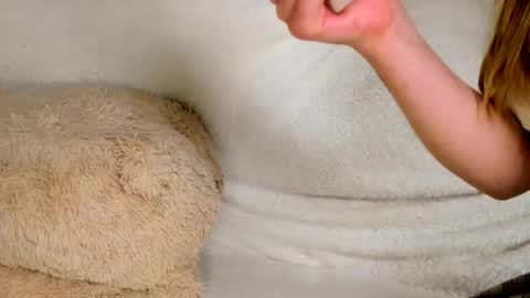 MelMooon online show from 03/08/26, 09:40