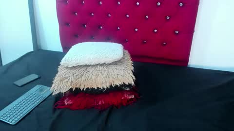 Snapshot of meloddy_megann chatting on 01/17/26, 11:48 Melody online show from 01/17/26, 11:48