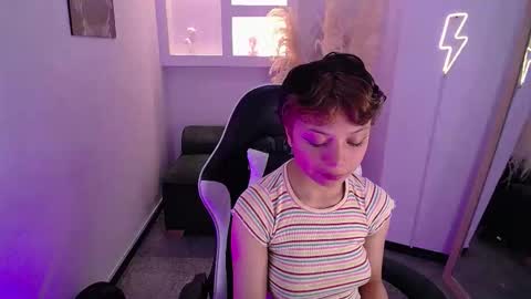 Snapshot of melody701583as chatting on 01/16/26, 01:59 melody701583as online show from 01/16/26, 01:59