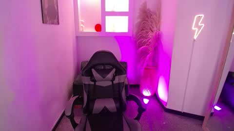 Snapshot of melody701583as chatting on 02/18/26, 12:34 melody701583as online show from 02/18/26, 12:34