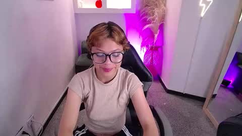 Snapshot of melody701583as chatting on 02/21/26, 12:39 melody701583as online show from 02/21/26, 12:39