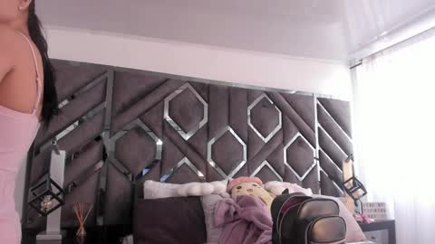 Snapshot of melody___sweet chatting on 05/24/26, 08:03 mel online show from 05/24/26, 08:03