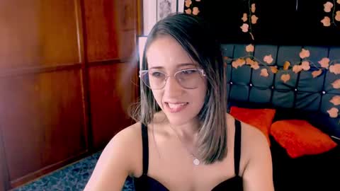 Snapshot of melody_sofia1 chatting on 09/12/25, 10:43 Melody online show from 09/12/25, 10:43