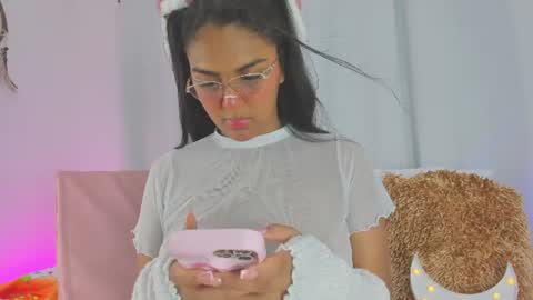 Snapshot of melodymoore_ chatting on 06/20/26, 01:19 Melody online show from 06/20/26, 01:19