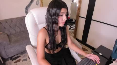 Snapshot of melodyprice_ chatting on 05/30/26, 09:12 Melody online show from 05/30/26, 09:12