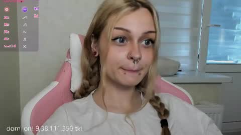 Snapshot of melonipinkbb chatting on 07/09/26, 08:07 MELONI online show from 07/09/26, 08:07