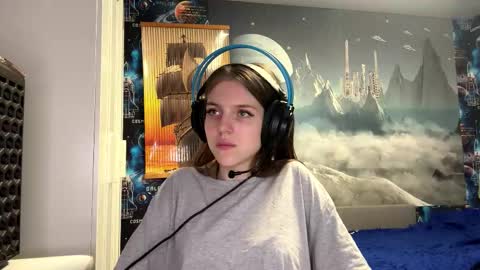 Hi Im Aria 18 years old online show from 11/11/25, 12:16