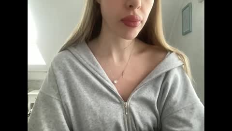 Melodie Sweet online show from 02/08/26, 09:45