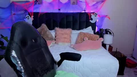 MELY online show from 10/08/25, 04:26