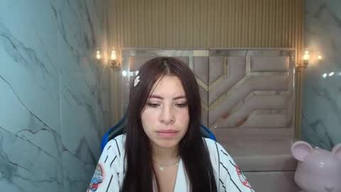 Snapshot of mely_r chatting on 05/11/26, 07:33 Mely online show from 05/11/26, 07:33