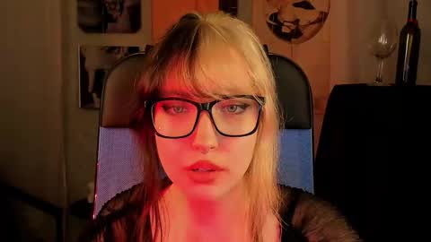 Mia online show from 10/22/25, 08:30