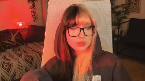 Mia online show from 10/23/25, 04:06