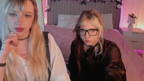 Mia online show from 04/19/26, 04:17