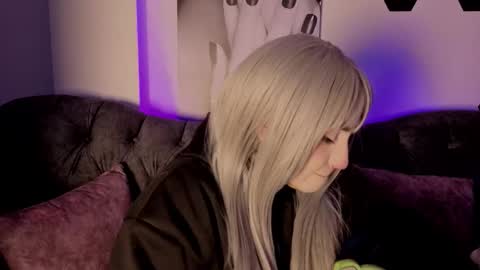 Snapshot of meow_boo chatting on 02/23/26, 02:14 Aruz online show from 02/23/26, 02:14